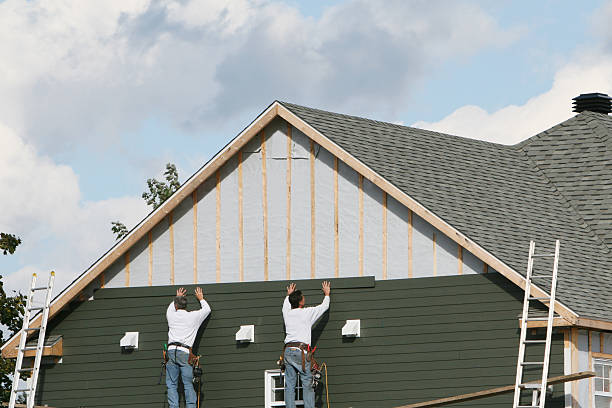 Professional Wood Siding technician working in Wheeling, IL
